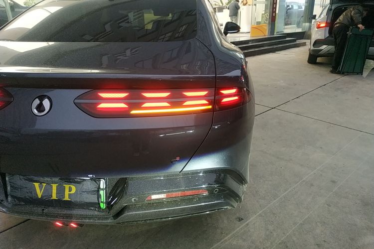 Denza Z9 2024 car image #8