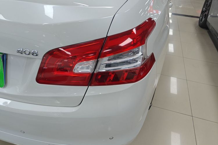 Peugeot 408 2015 #8 Peugeot 408 2015 car image #8