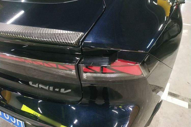 Changan UNI-V 2024 car image #8