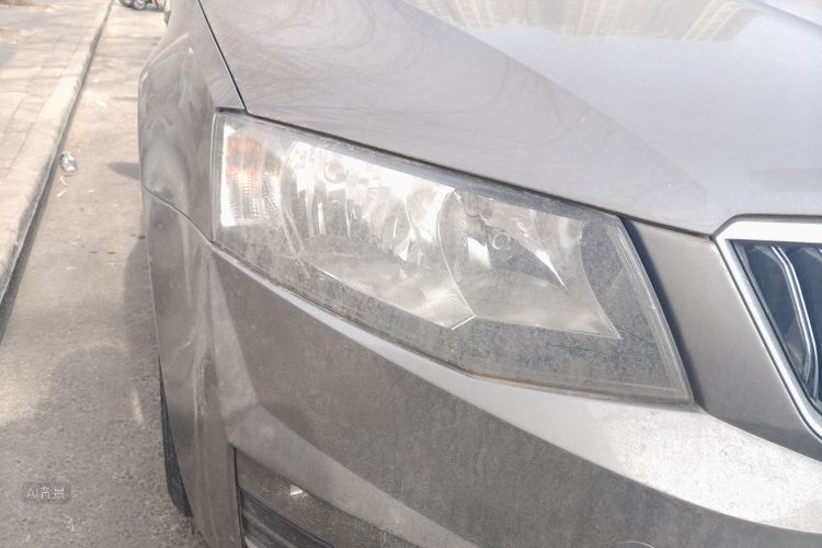 Skoda Octavia 2017 car image #8