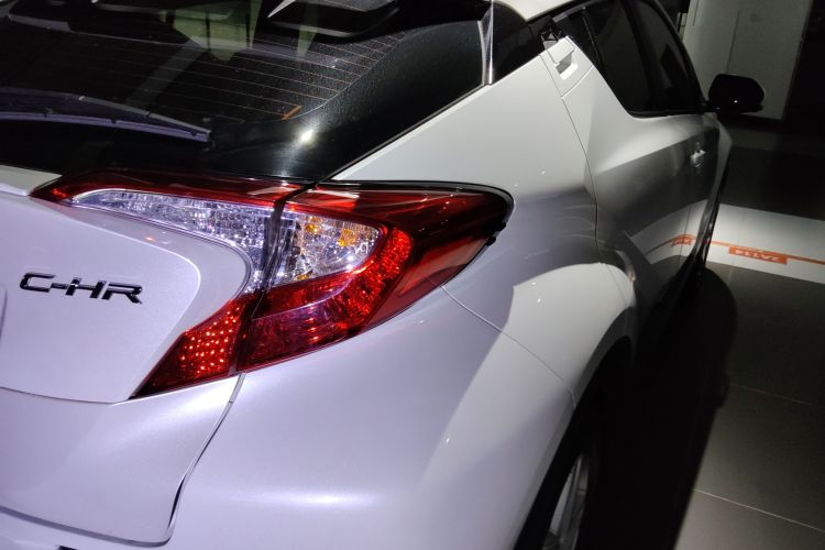 Toyota C-HR 2022 #8 Toyota C-HR 2022 صورة سيارة #8