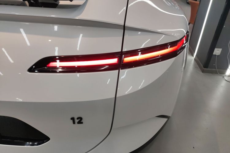 Avatr 12 2025 car image #8