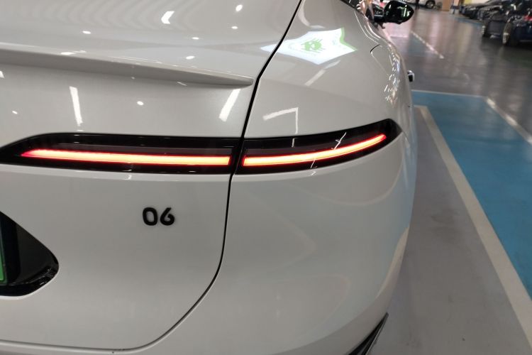 Avatr 06 2025 car image #8