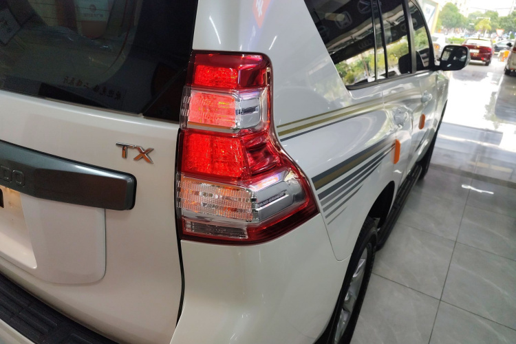 Toyota Land Cruiser Prado 2015 immagine di auto #8