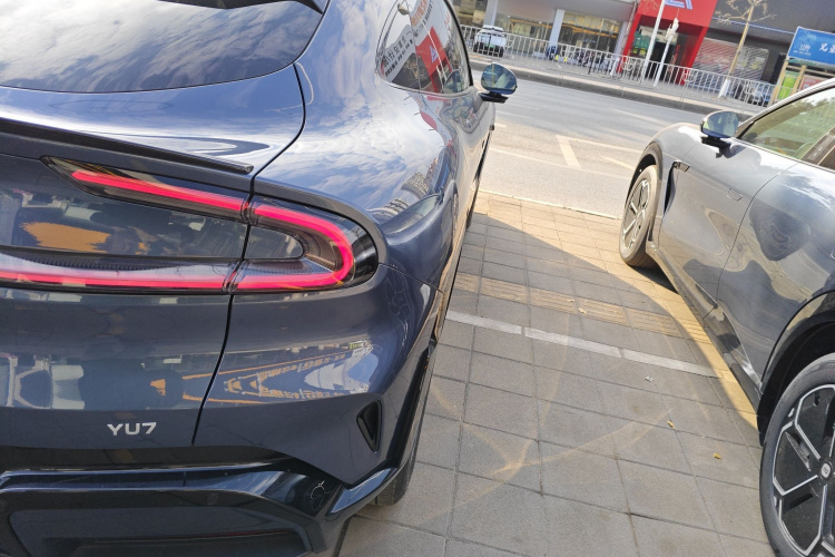 MI YU7 2025 car image #8