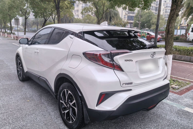 Toyota C-HR 2019 car image #8