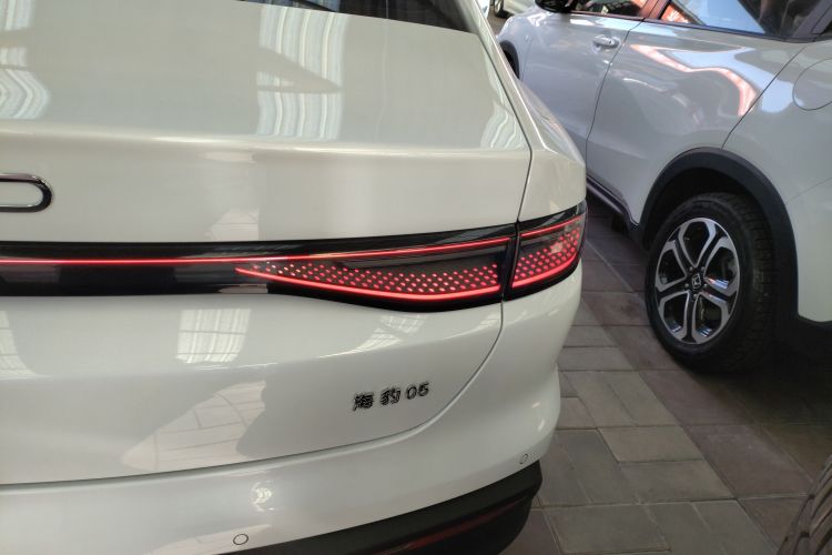 BYD Seal 05 DM-i 2025 car image #8