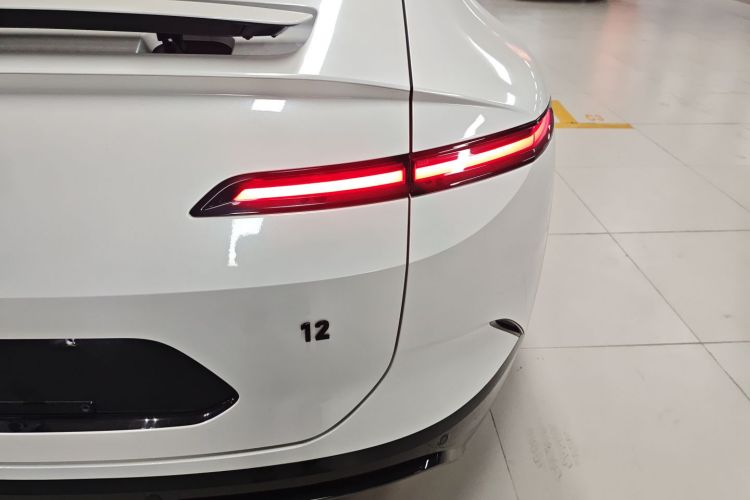 Avatr 12 2024 car image #8