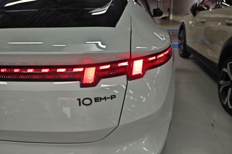 Lynk & Co 10 EM-P 2025 car image #8