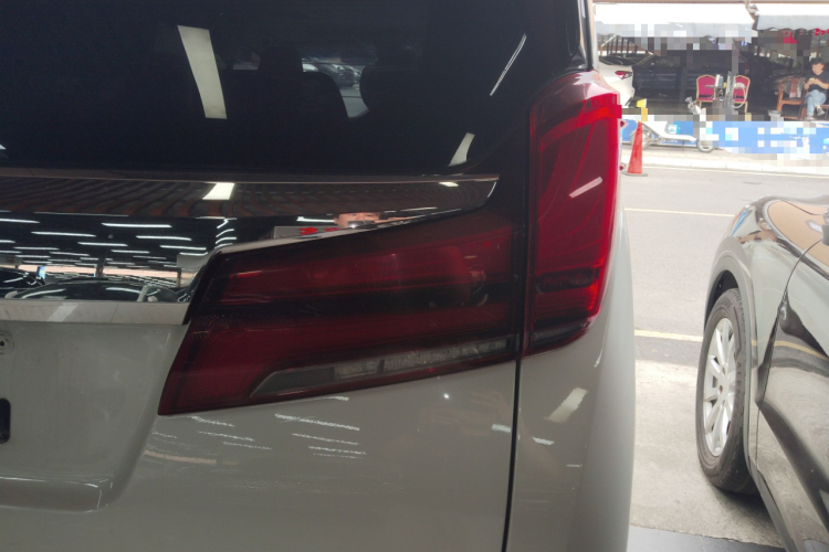 Toyota Alphard 2021 car image #8