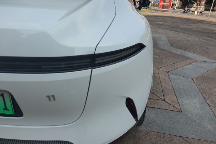 Avatr 11 2024 car image #8