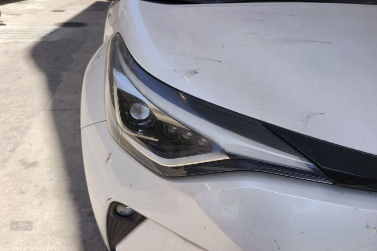 Toyota C-HR 2021 car image #8