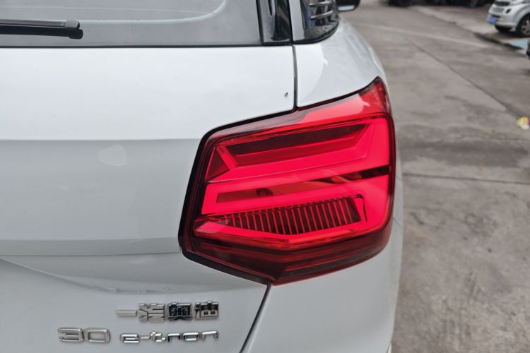Q2L e-tron 2020 immagine di auto #8