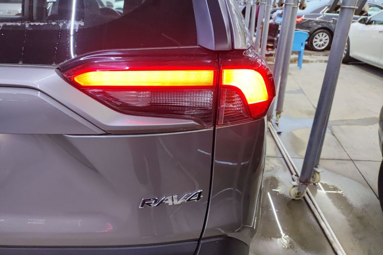 Toyota RAV4 2024 car image #8