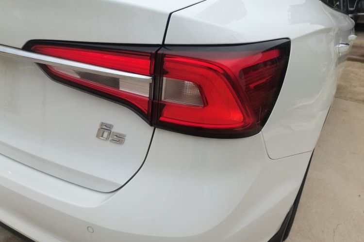 Roewe i5 2018 car image #8