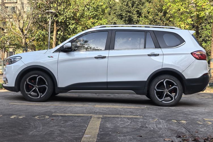 SWM斯威汽车 SWM斯威X7 2017 汽车图片 #8