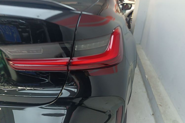 BMW M3 2025 imagen de coche #8