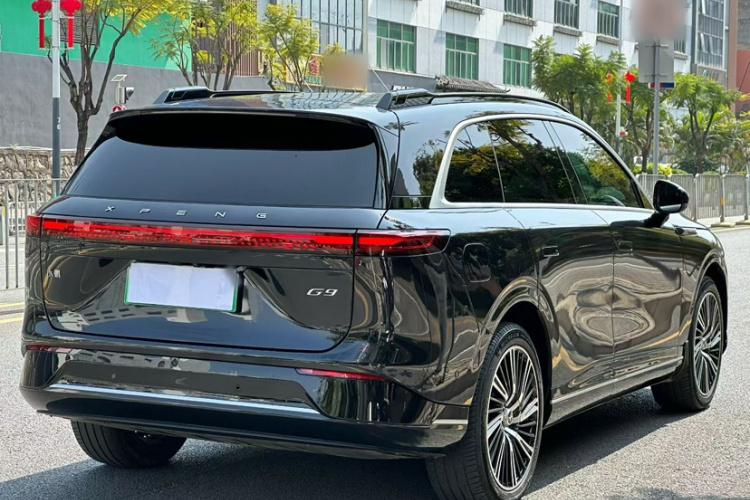Xpeng G9 2023 صورة سيارة #8