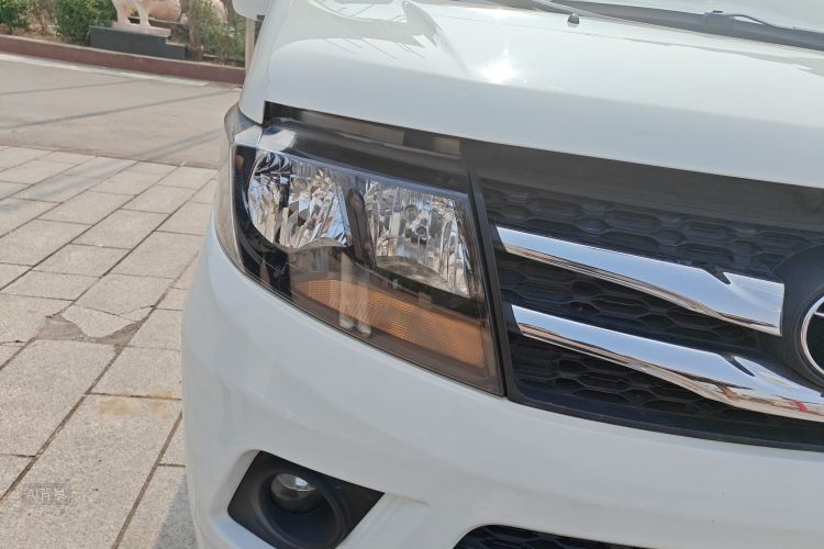 JAC 2016 car image #8