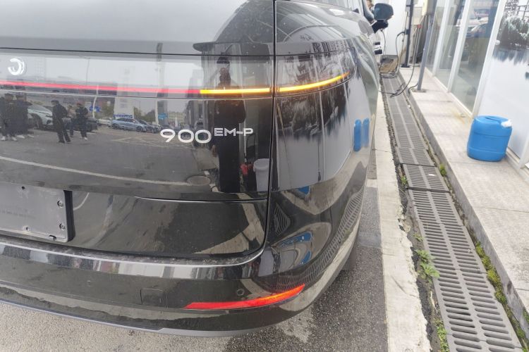 Lynk & Co 900 2025 car image #8