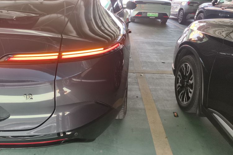 Avatr 12 2024 car image #8