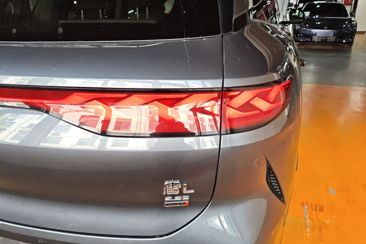 BYD Tang L 2025 immagine di auto #8