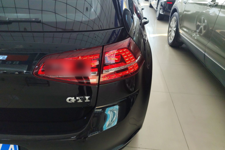 Volkswagen GolfGTI 2017 immagine di auto #8