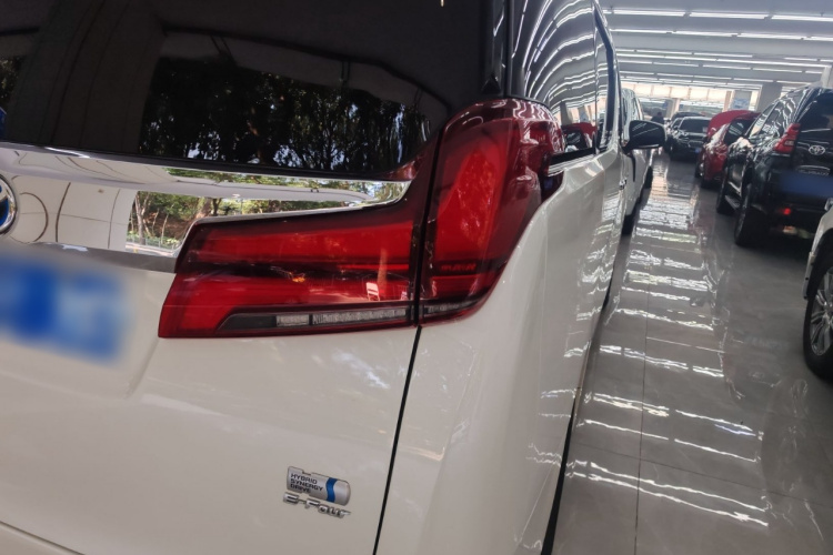 Toyota Alphard 2022 car image #8