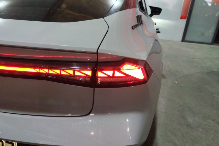 Changan UNI-V iDD 2024 car image #8