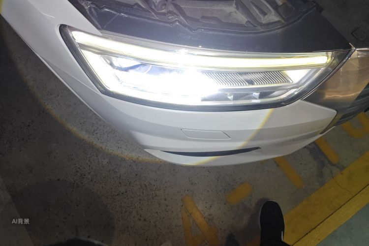 Audi Q3 2018 car image #8