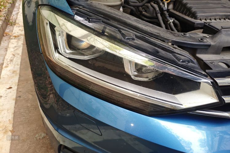 Volkswagen Touran 2018 car image #8