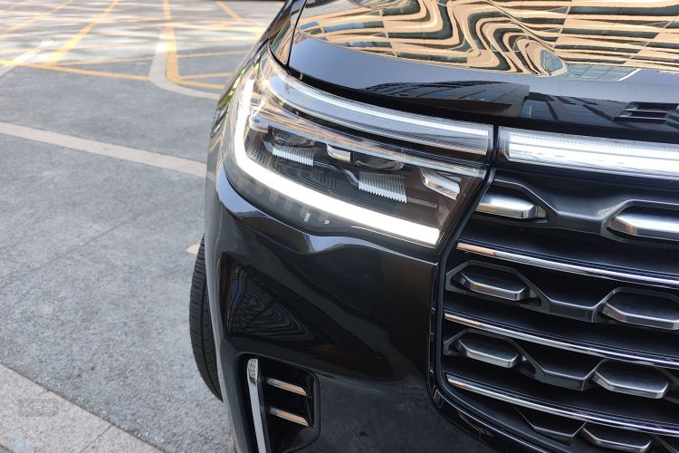 Ford Explorer 2023 image de voiture #8