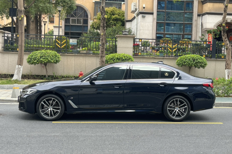 BMW 5 Series 2024 car image #8