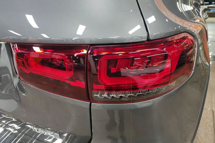 Mercedes-Benz GLB Class 2023 car image #8