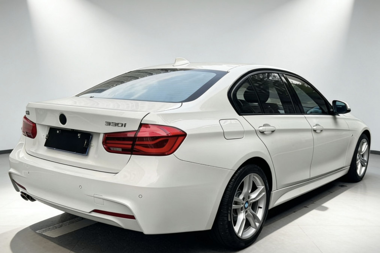 BMW 3 Series 2018 #8 BMW 3 Series 2018 car image #8