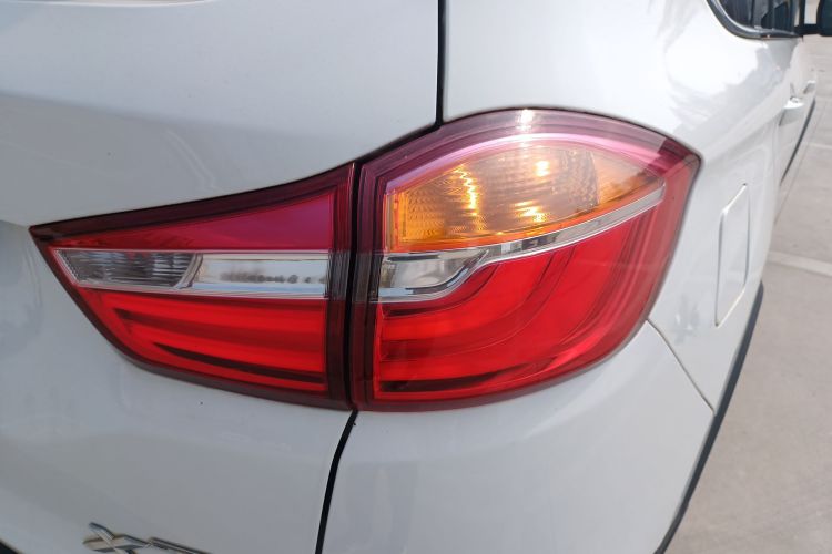 SWM X7 2020 car image #8