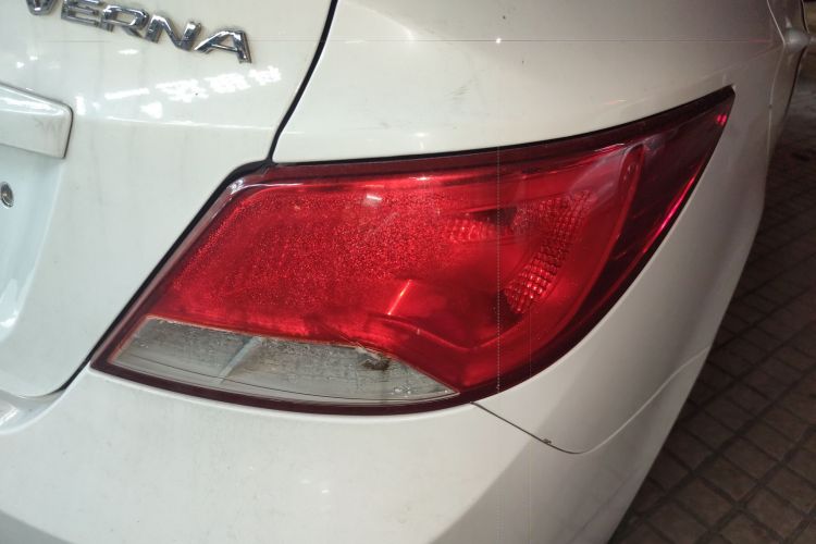 Hyundai Reina 2016 car image #8