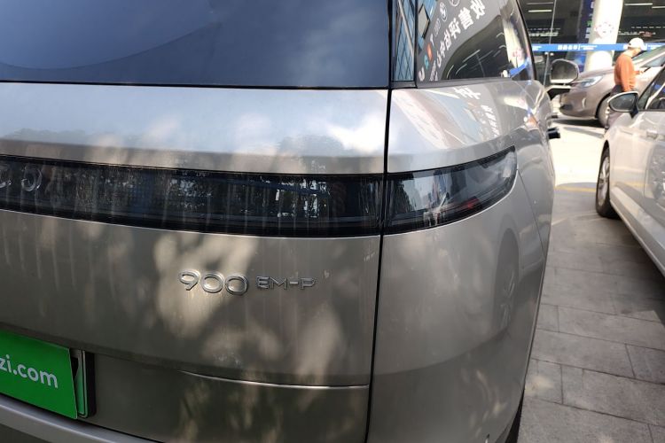 Lynk & Co 900 2025 car image #8