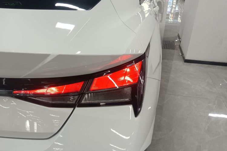 Hyundai Elantra 2024 immagine di auto #8