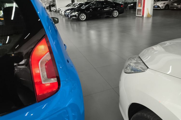 Volkswagen up! 2016 car image #8