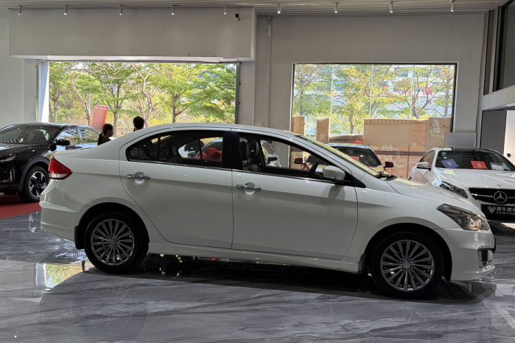 Suzuki Ciaz 2017 изображение автомобиля #8