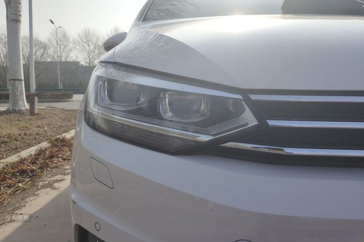 Volkswagen Touran 2018 immagine di auto #8