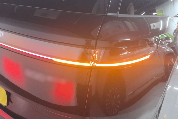Lynk & Co 900 2025 car image #8