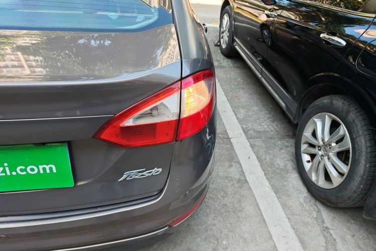 Ford Fiesta 2015 car image #8