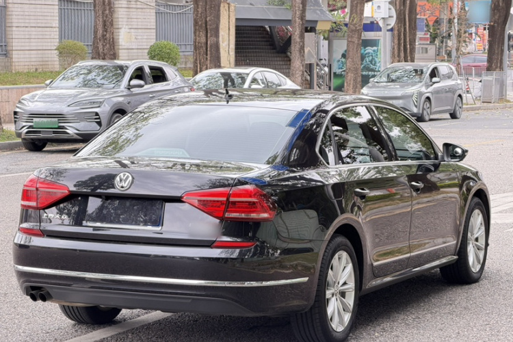 Volkswagen Passat 2018 car image #8