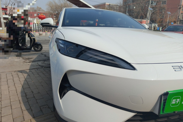 BYD e7 2025 imagem de carro #8