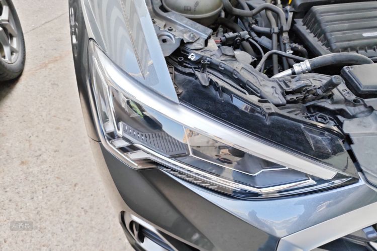 Audi Q3 2019 car image #8