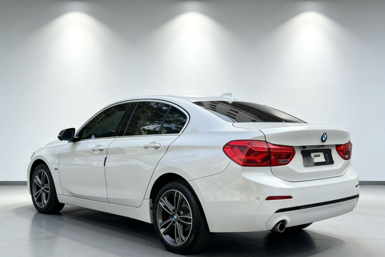 BMW 1 Series 2018 immagine di auto #8