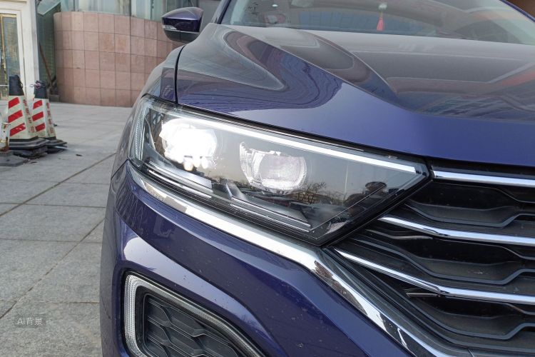 Volkswagen T-Roc 2019 car image #8