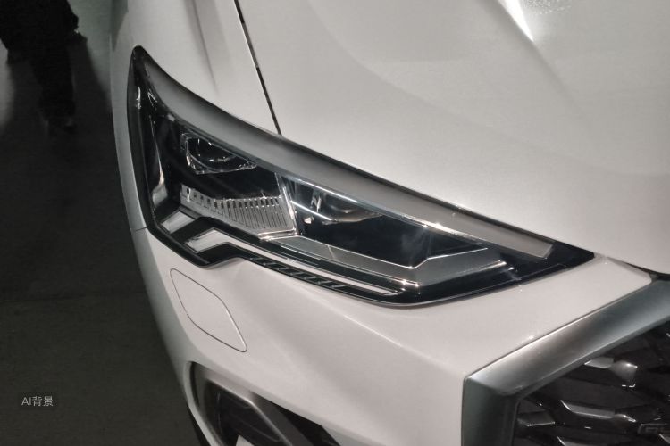 Audi Q3 2021 car image #8